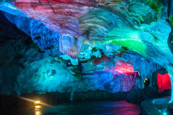 美丽的善卷洞内部